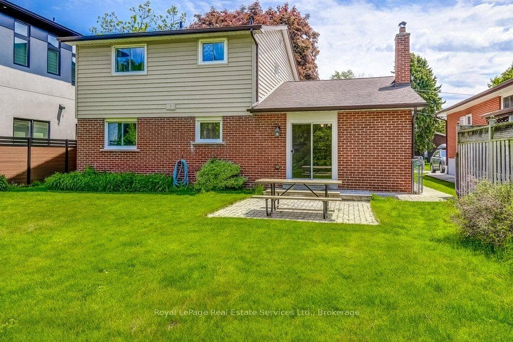 3121 Victoria Street photo 41