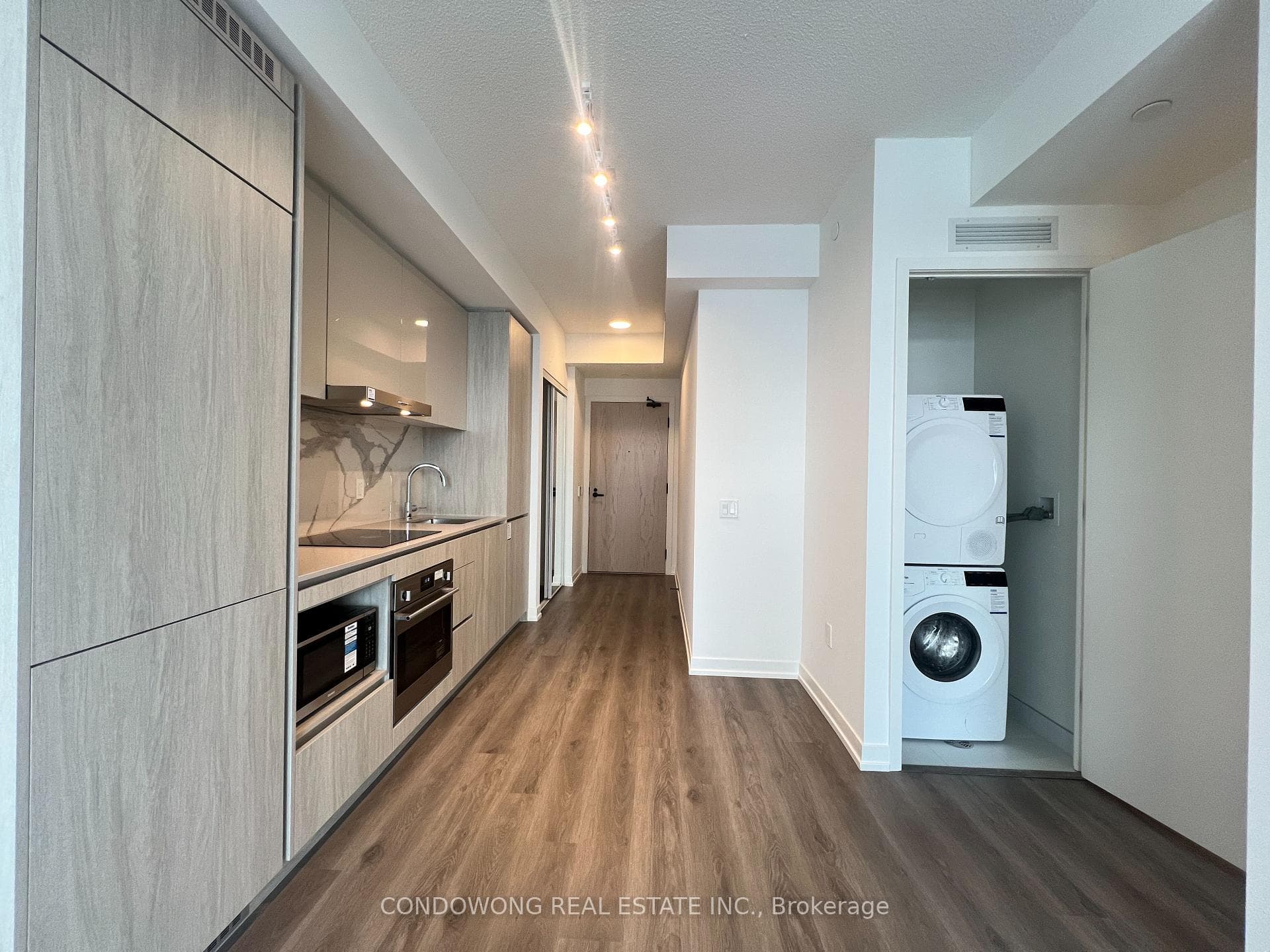 28 Interchange Way Unit 2601 photo 3