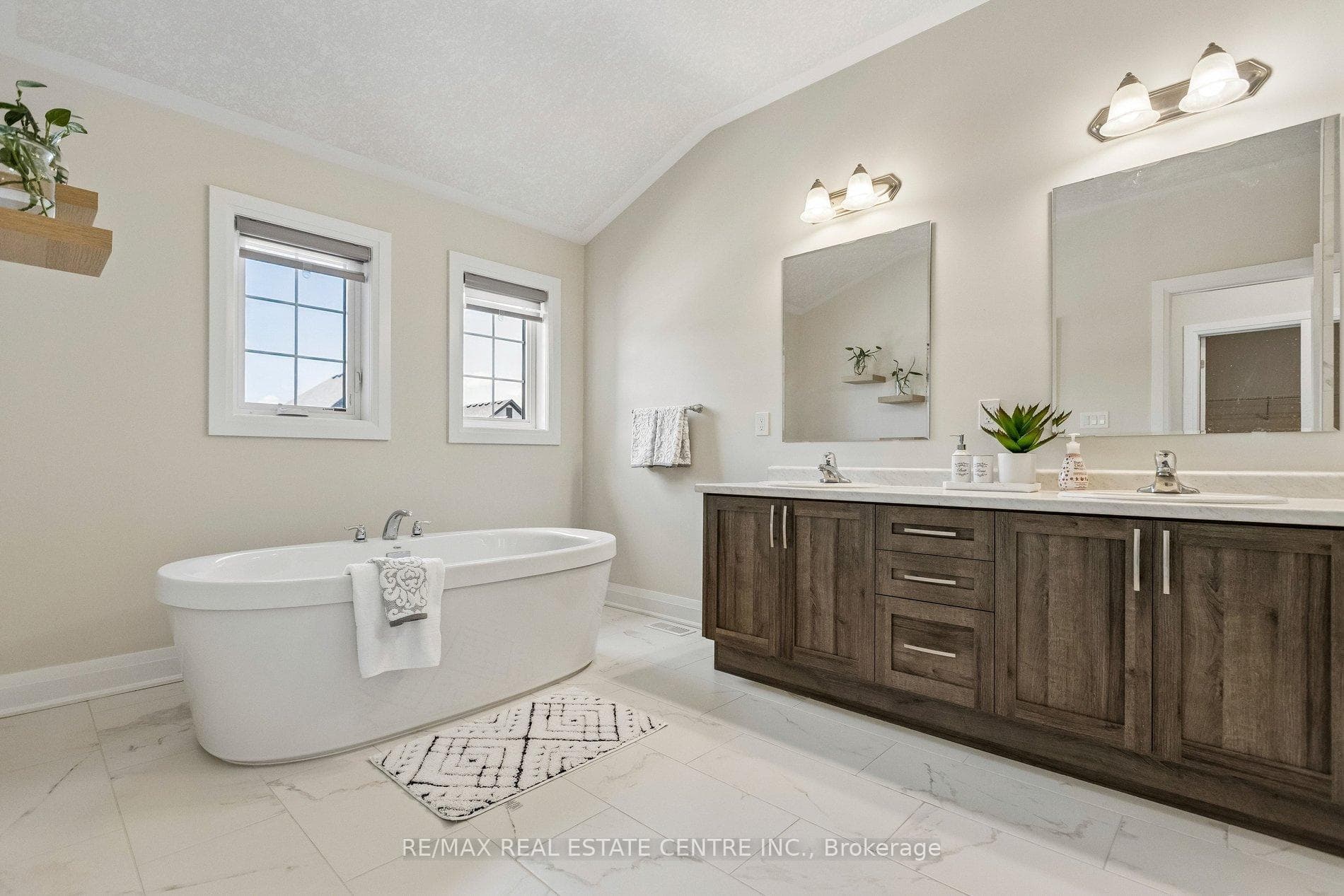 294 Chokecherry Crescent photo 33