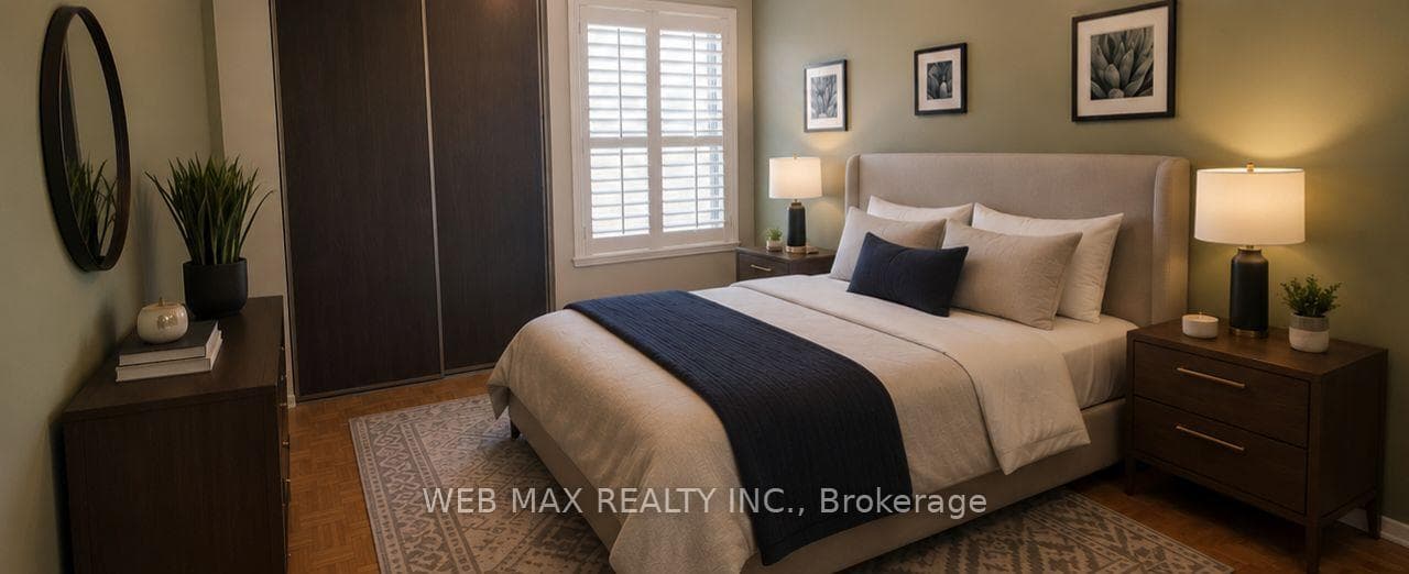 2nd bedroom soacious with double closet parquet fl