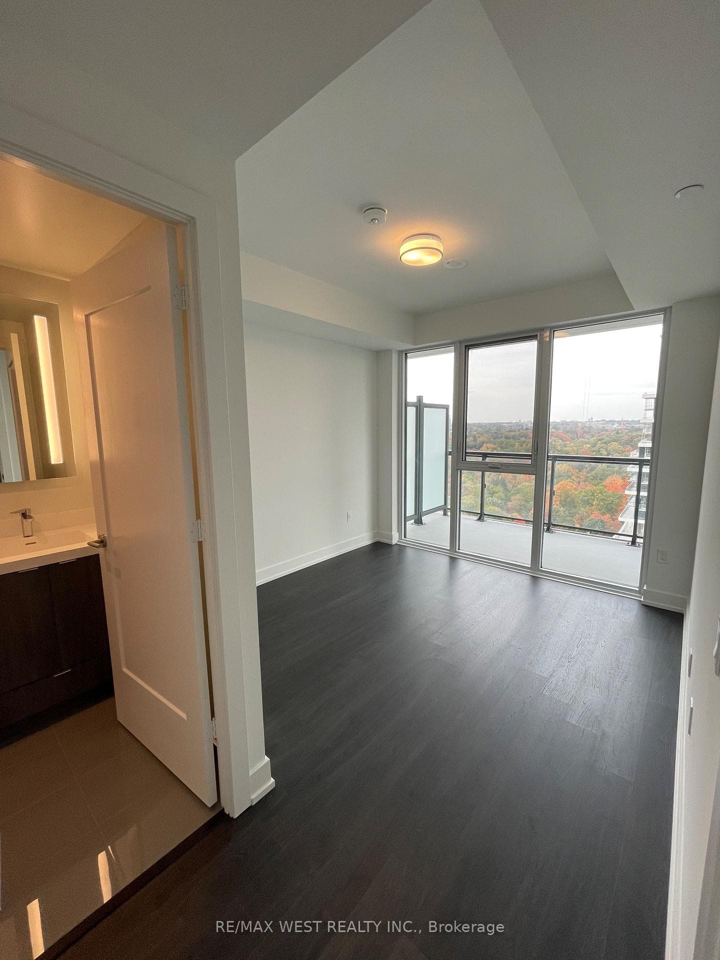 30 Inn On The Park Drive Unit 1412 photo 6