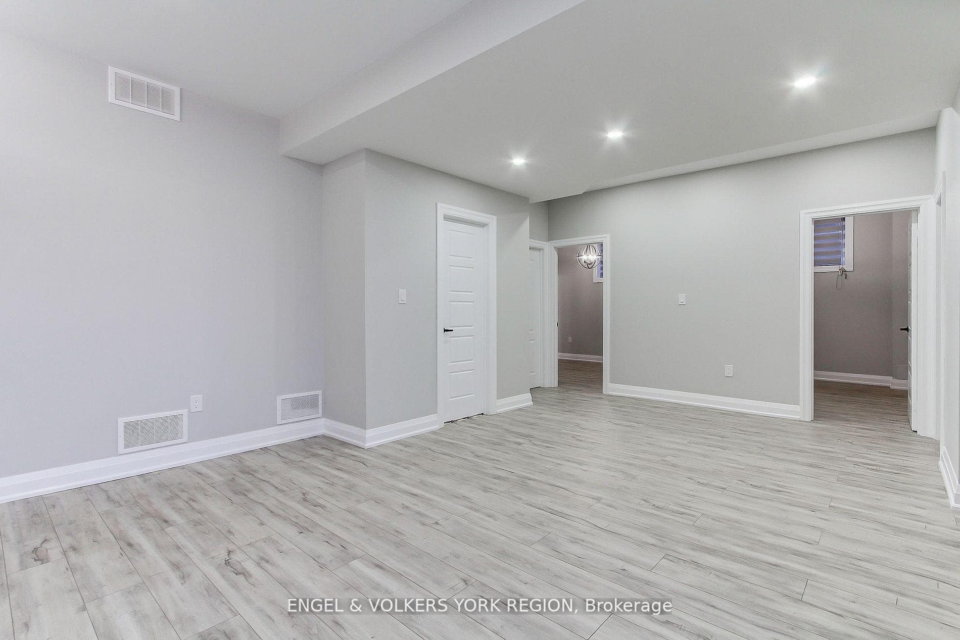 4 Valley Point Crescent Unit Bsmt photo 11