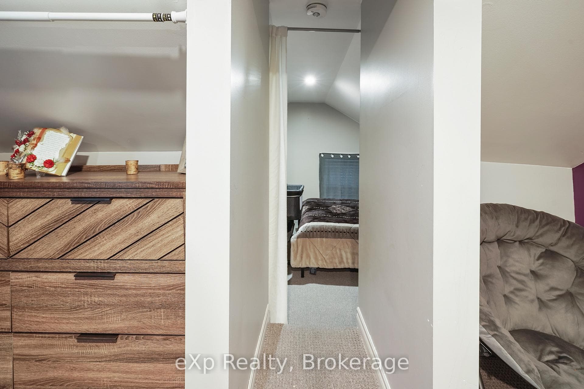 320 Albert Street photo 30