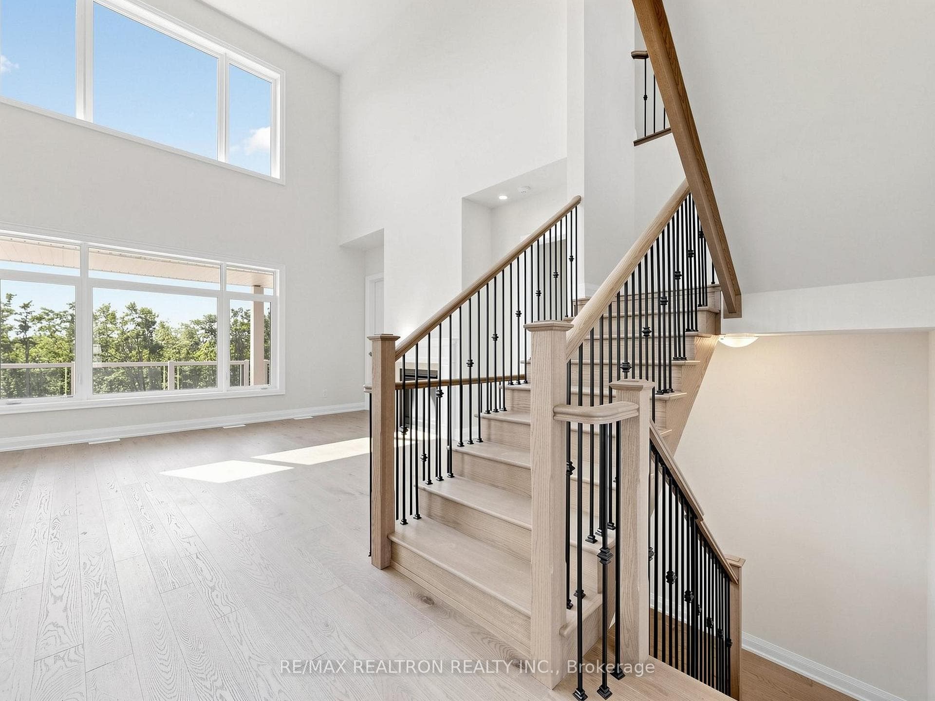 8 Radome Drive photo 10