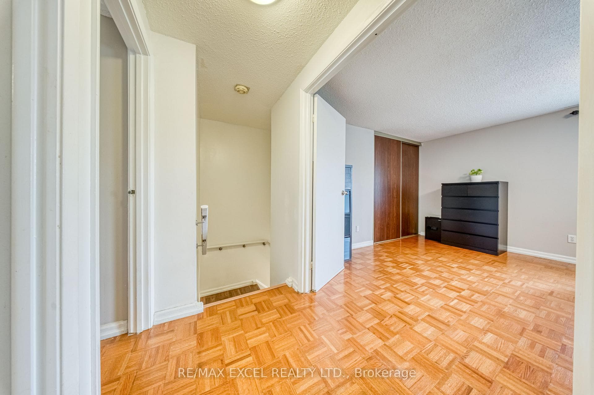 17 Sadlee Cove Crescent photo 15