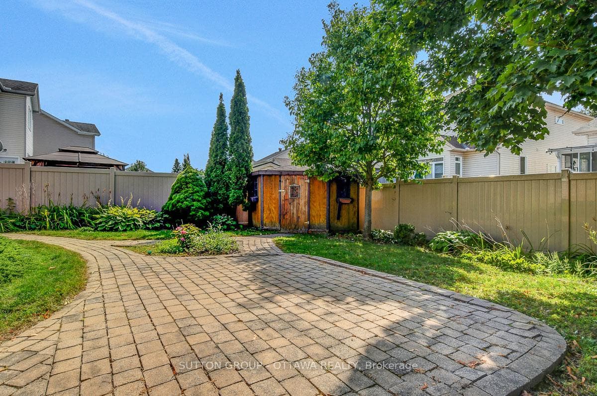 982 Como Crescent photo 46
