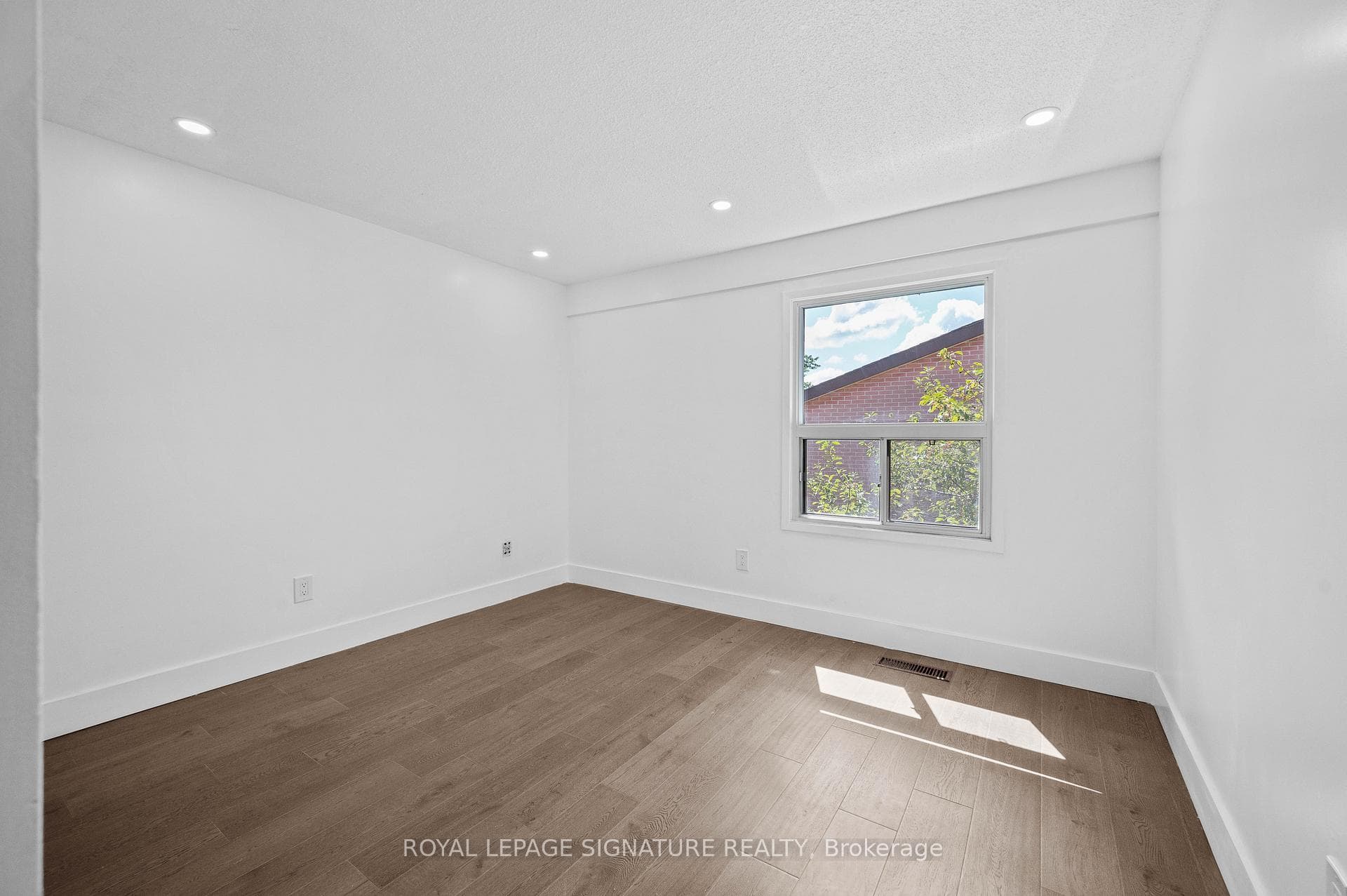 275 Broadview Avenue Unit 92 photo 27