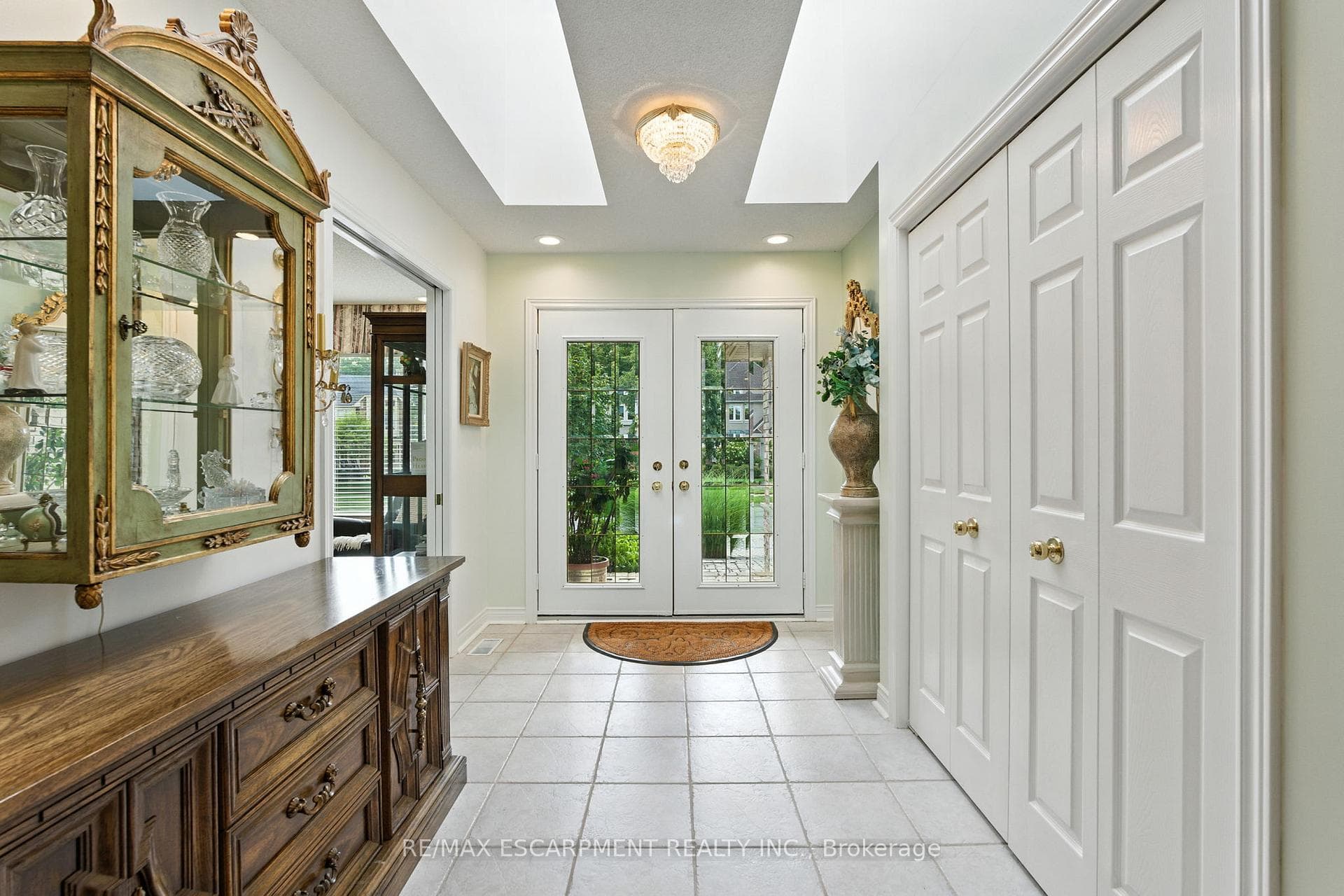 1104 Crofton Way photo 3