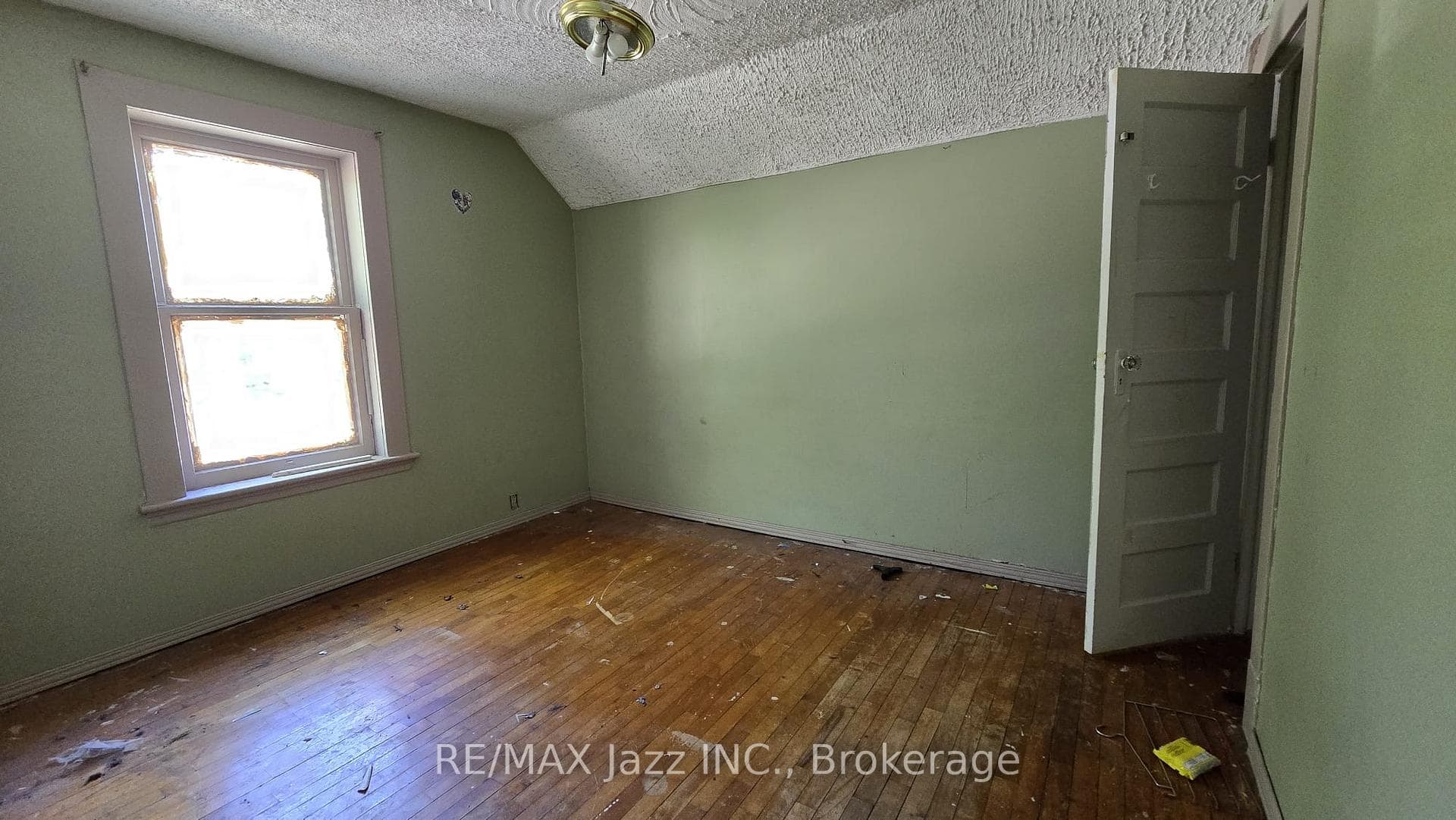 629 Brown Street photo 11