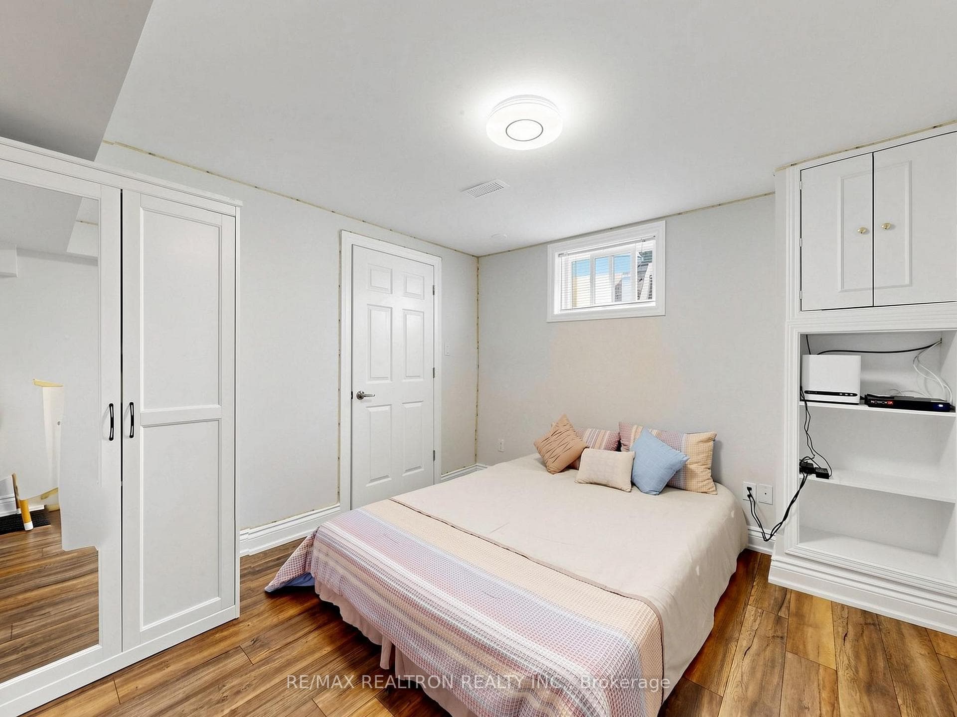 132 Stilecroft Drive photo 40