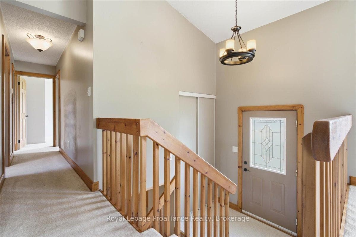 1005 Victoria Road photo 4