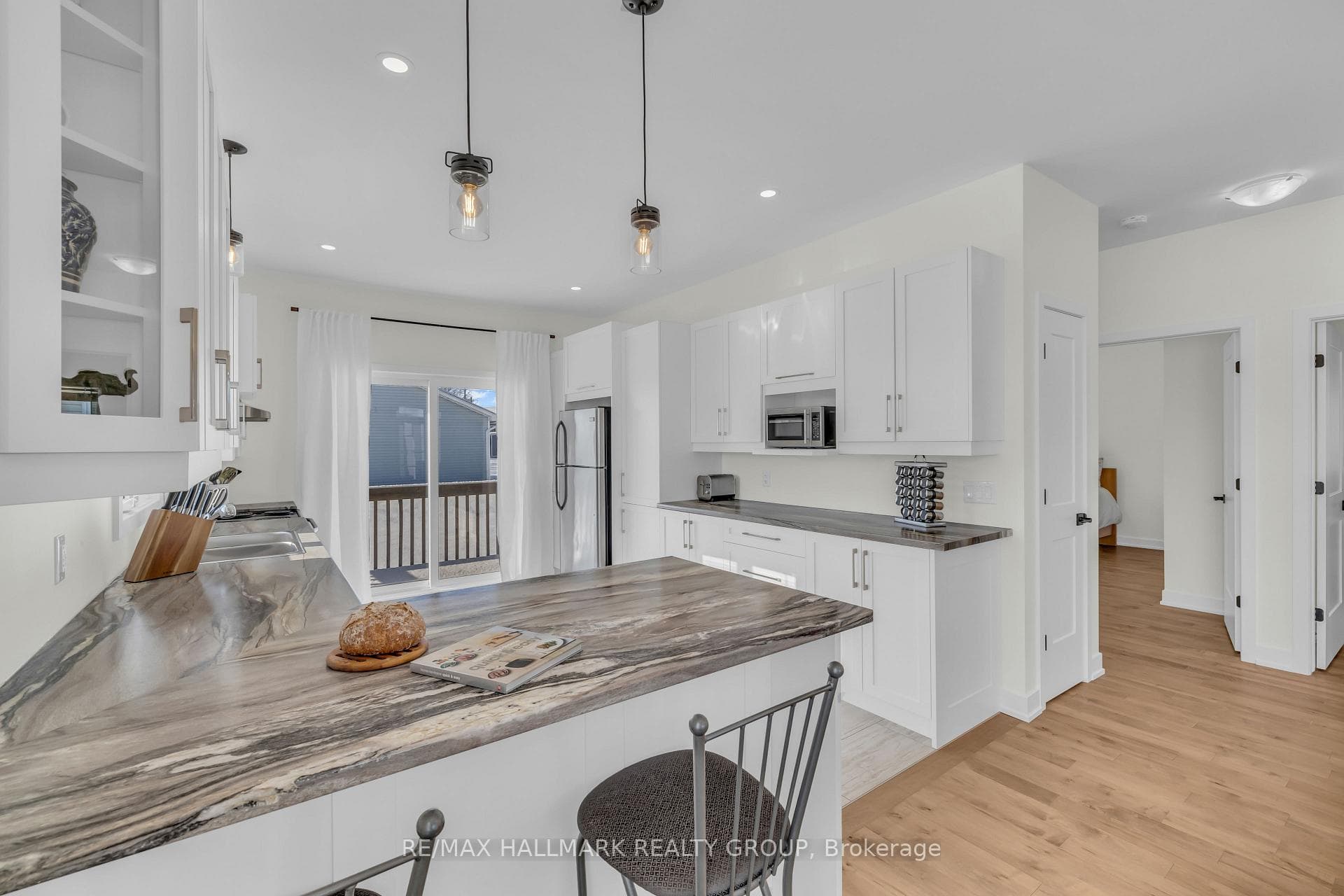 529 Ovana Crescent photo 9