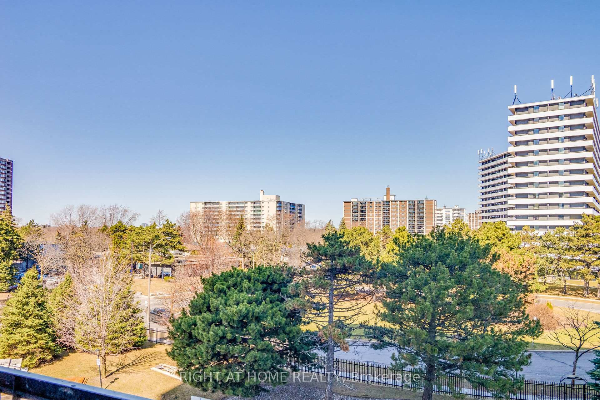 135 Antibes Drive Unit 402 photo 37