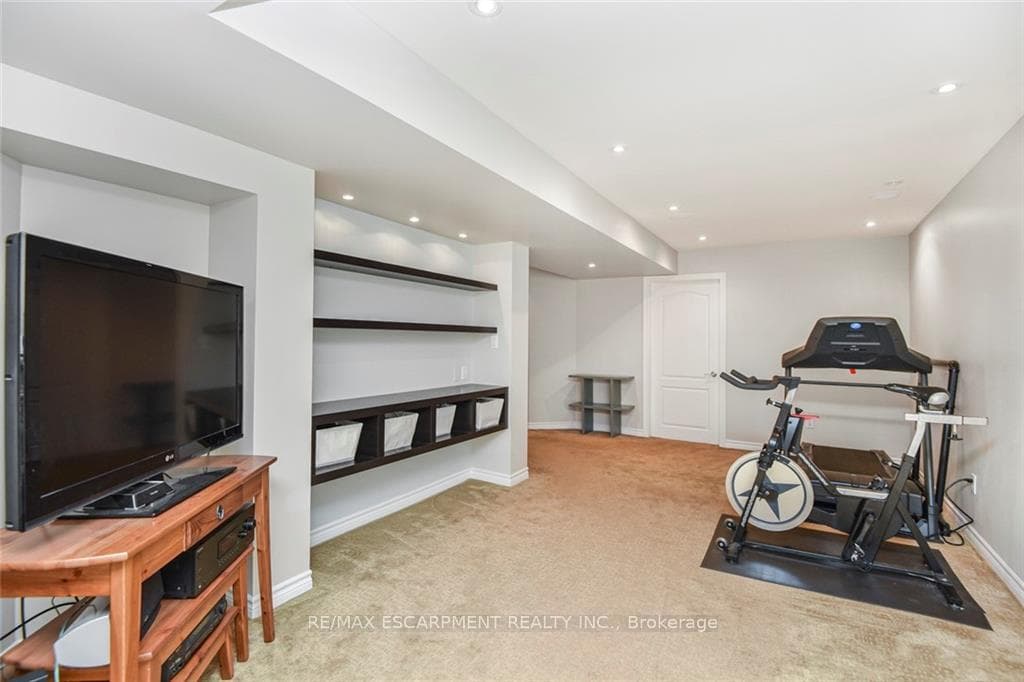 194 Cooke Crescent photo 31