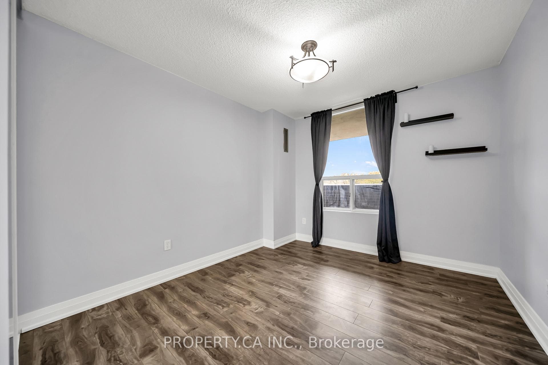 1535 Lakeshore Road Unit 305 photo 16
