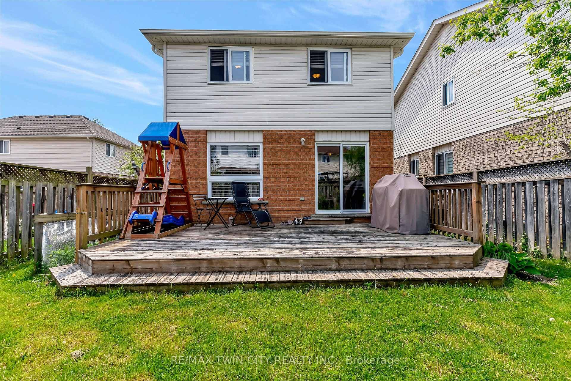 375 Oprington Place photo 27