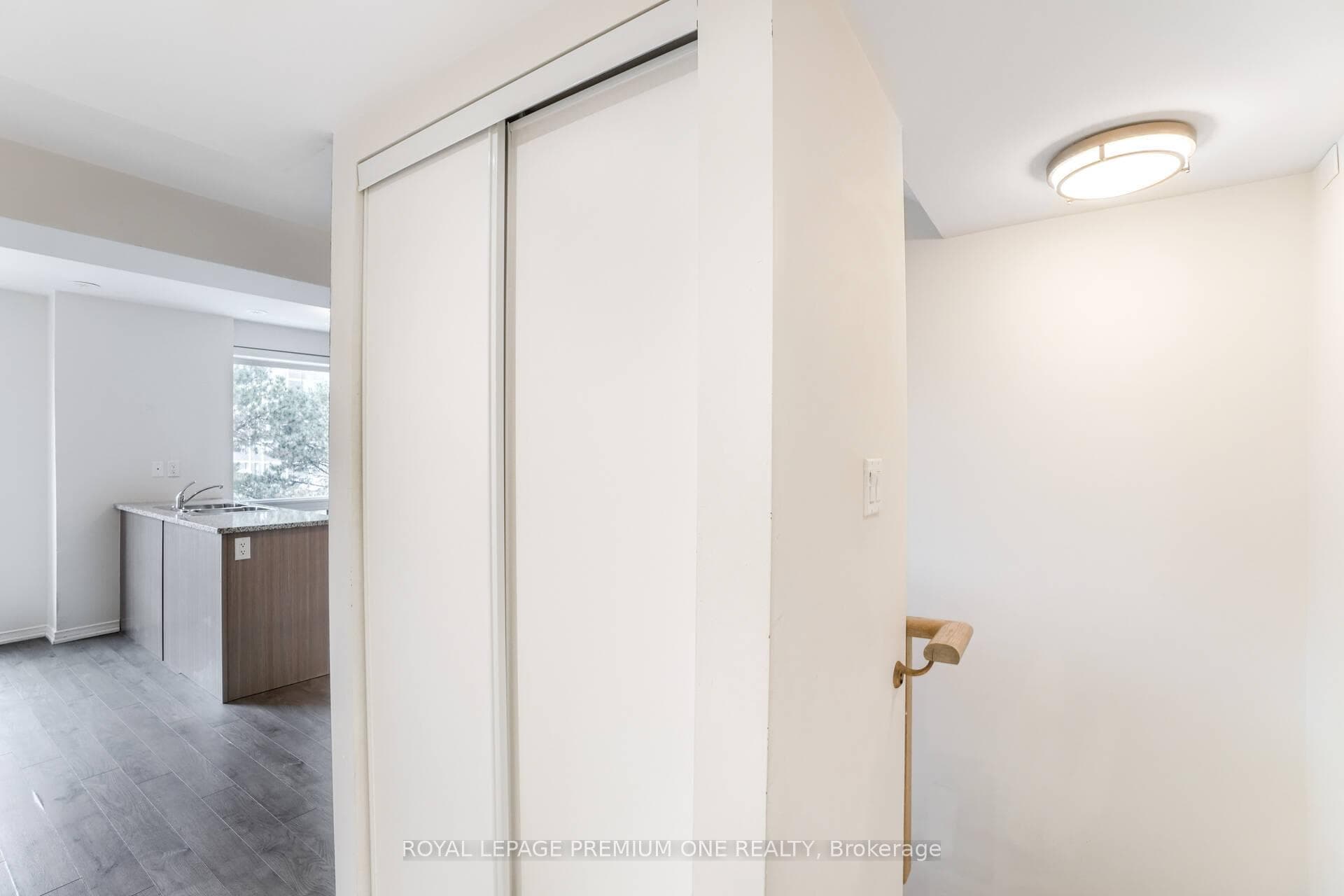 3 Applewood Lane Unit 211 photo 7