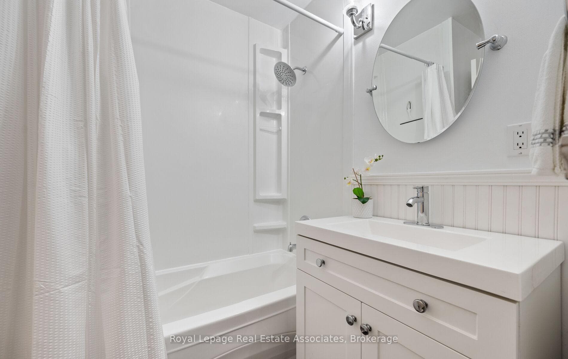 Main bathroom