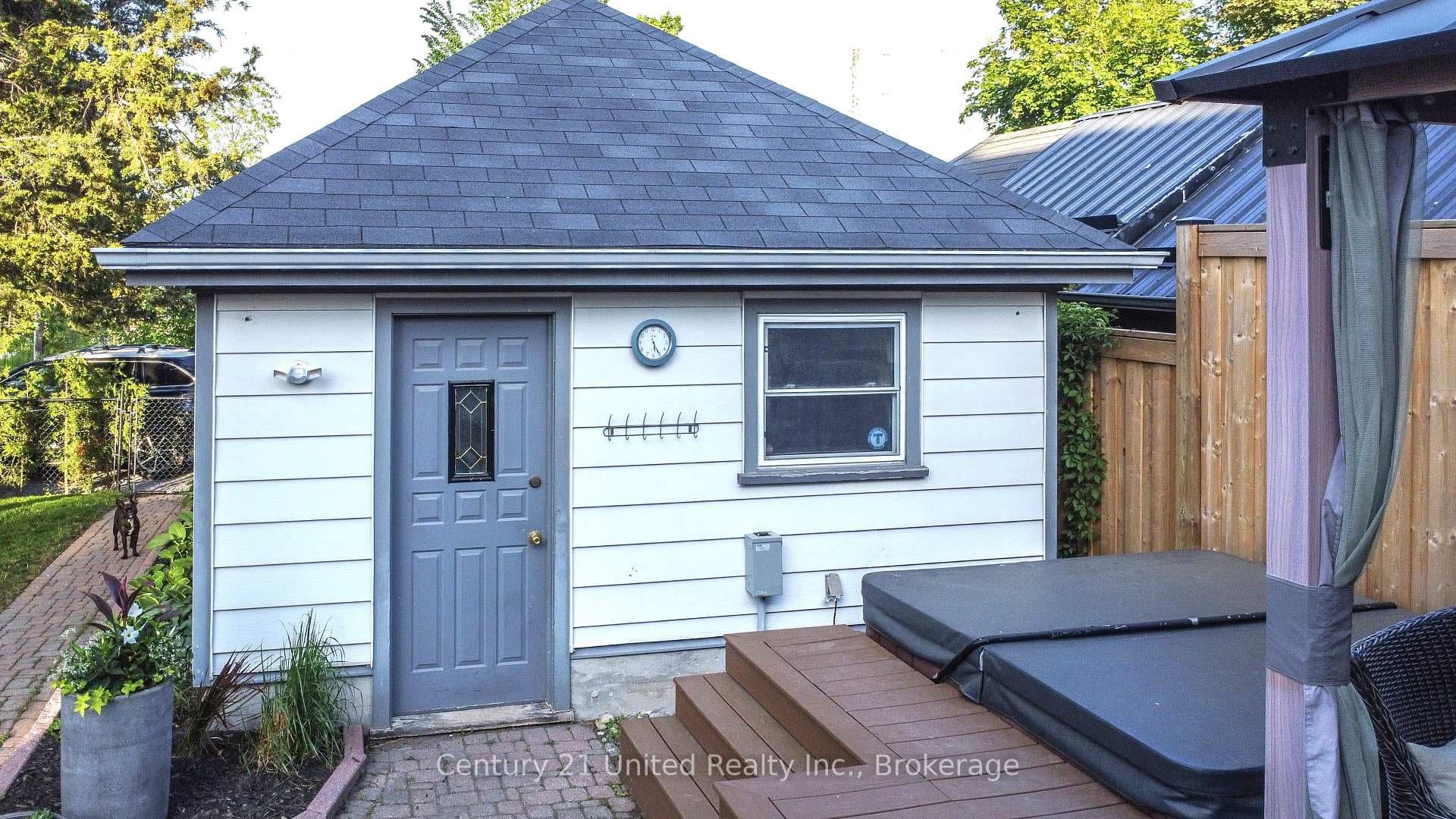 566 Waterford Street photo 46