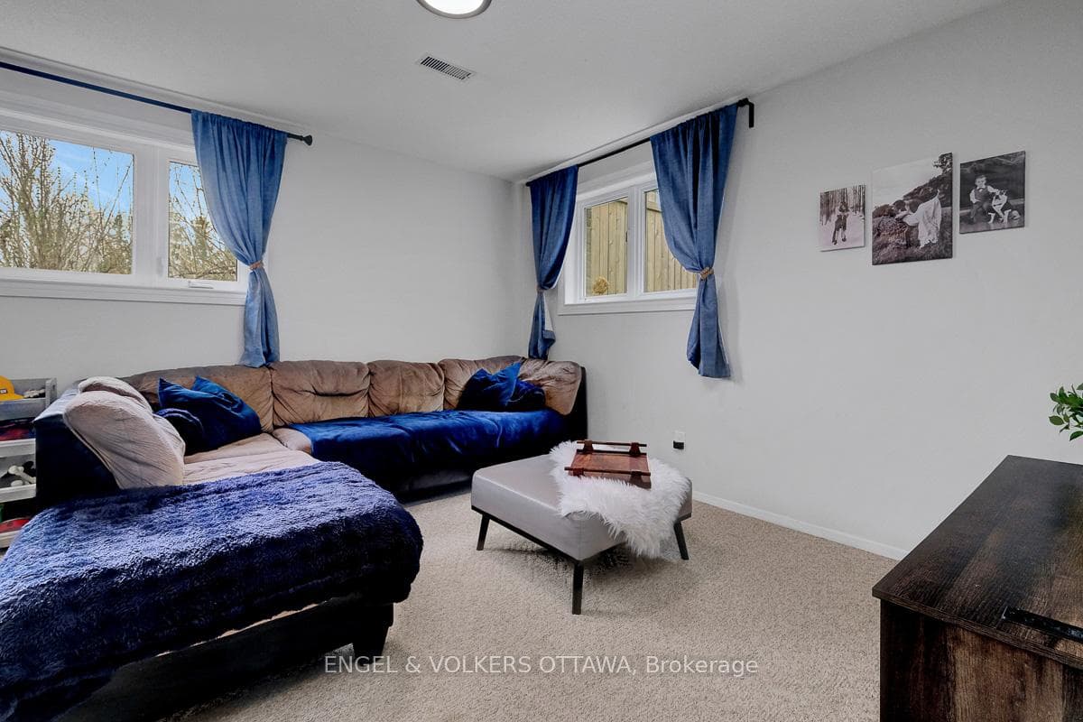 2963 Roger Stevens Drive photo 25
