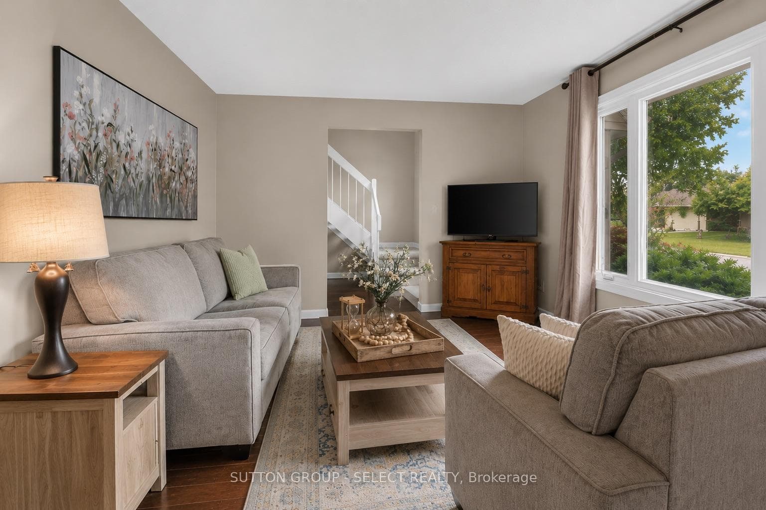33 Farnham Crescent photo 9