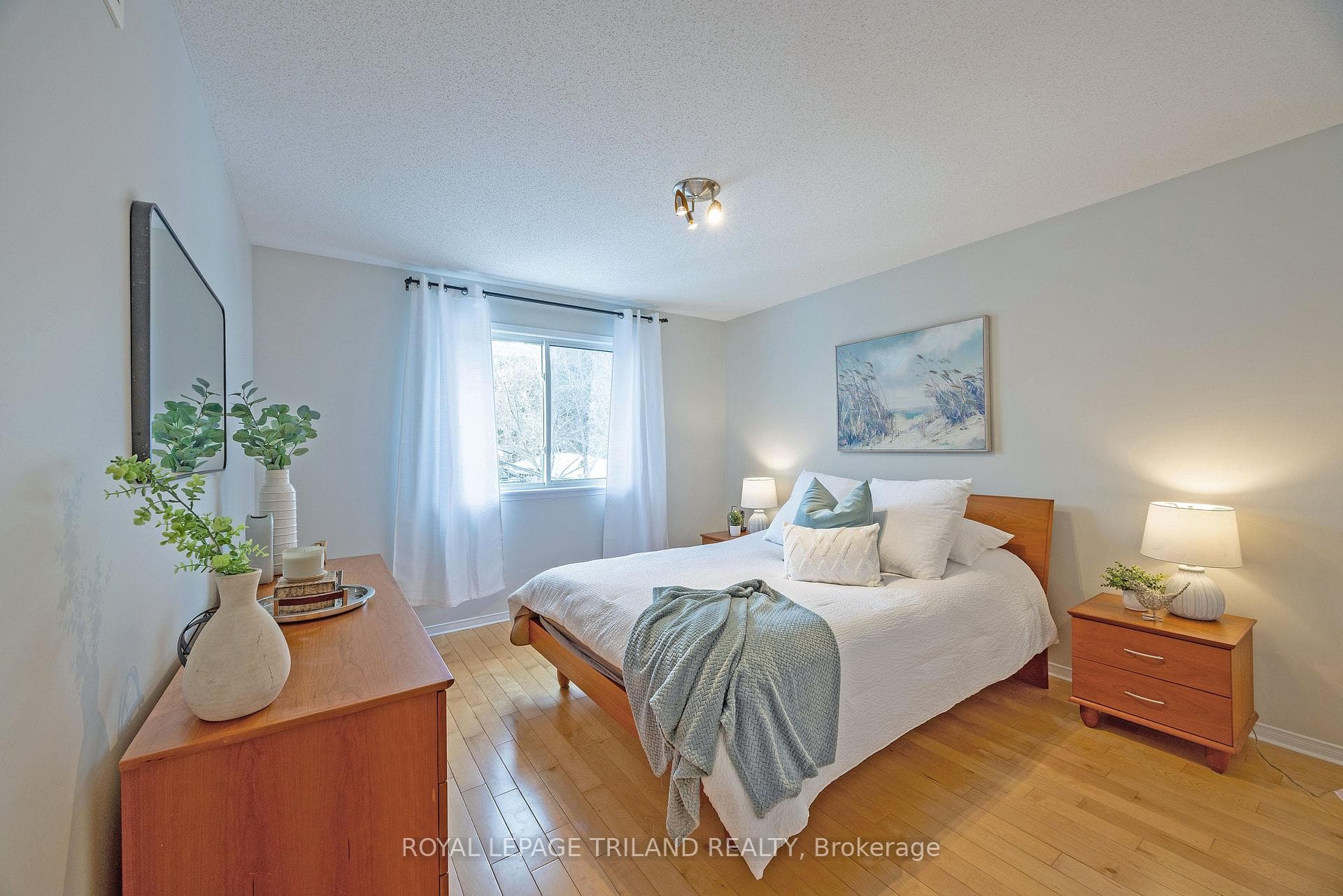 472 Talltree Crescent photo 13
