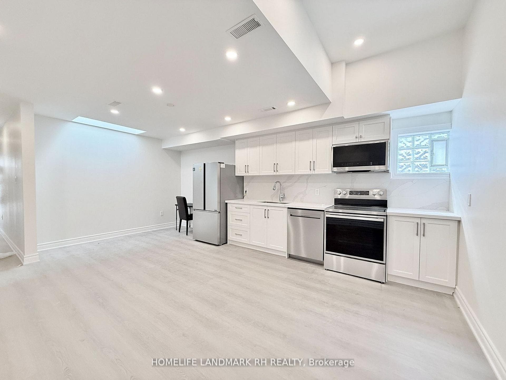 414 Dundas Street Unit 301 photo 13