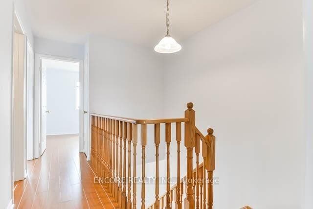 1006 Bur Oak Avenue photo 12