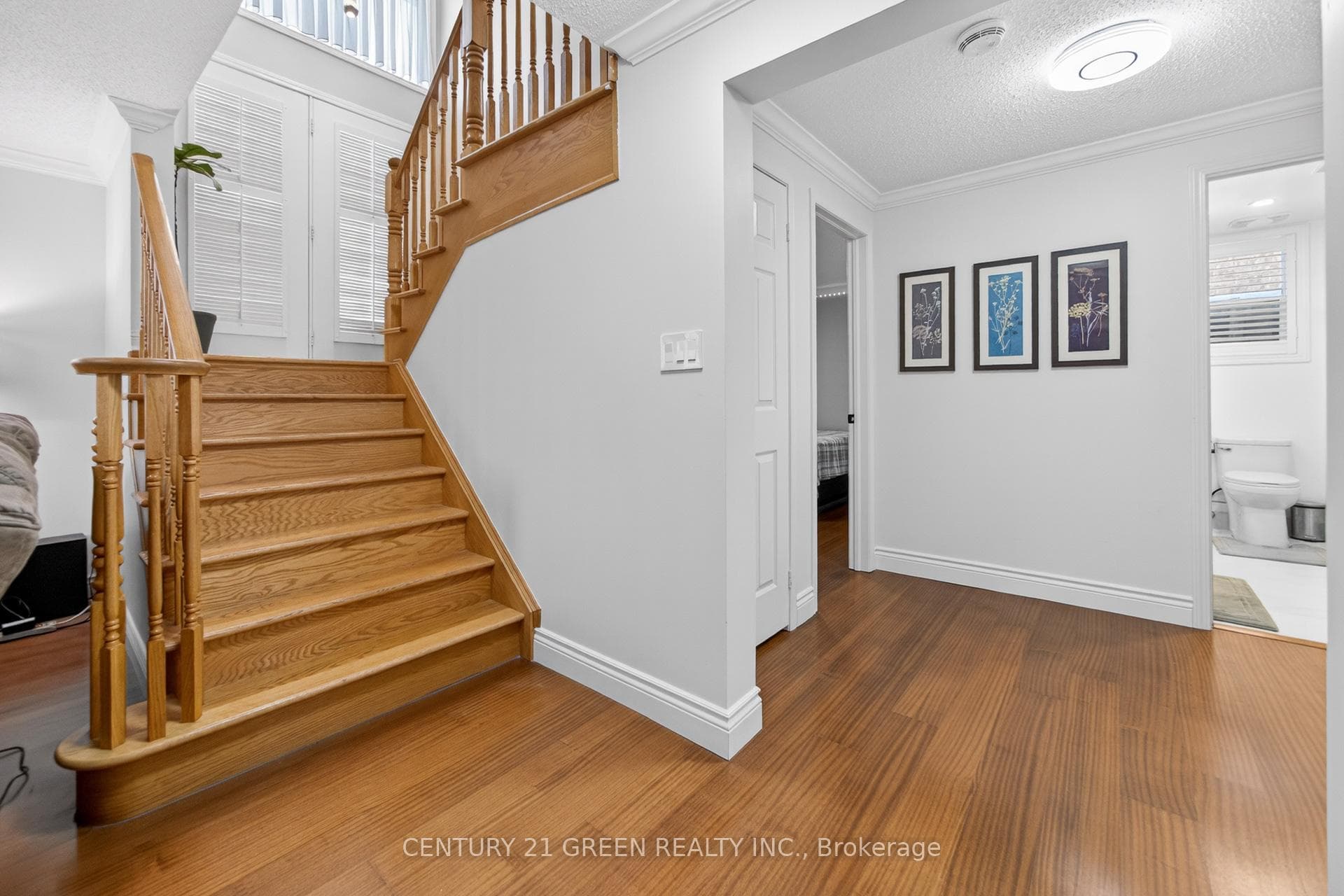 1666 Allan Crescent photo 33