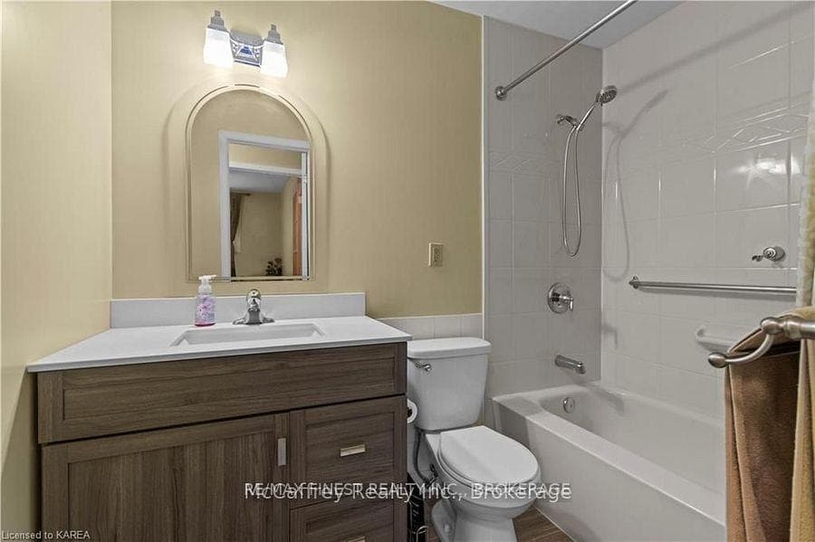 1010 PEMBRIDGE Crescent Unit 110 photo 8