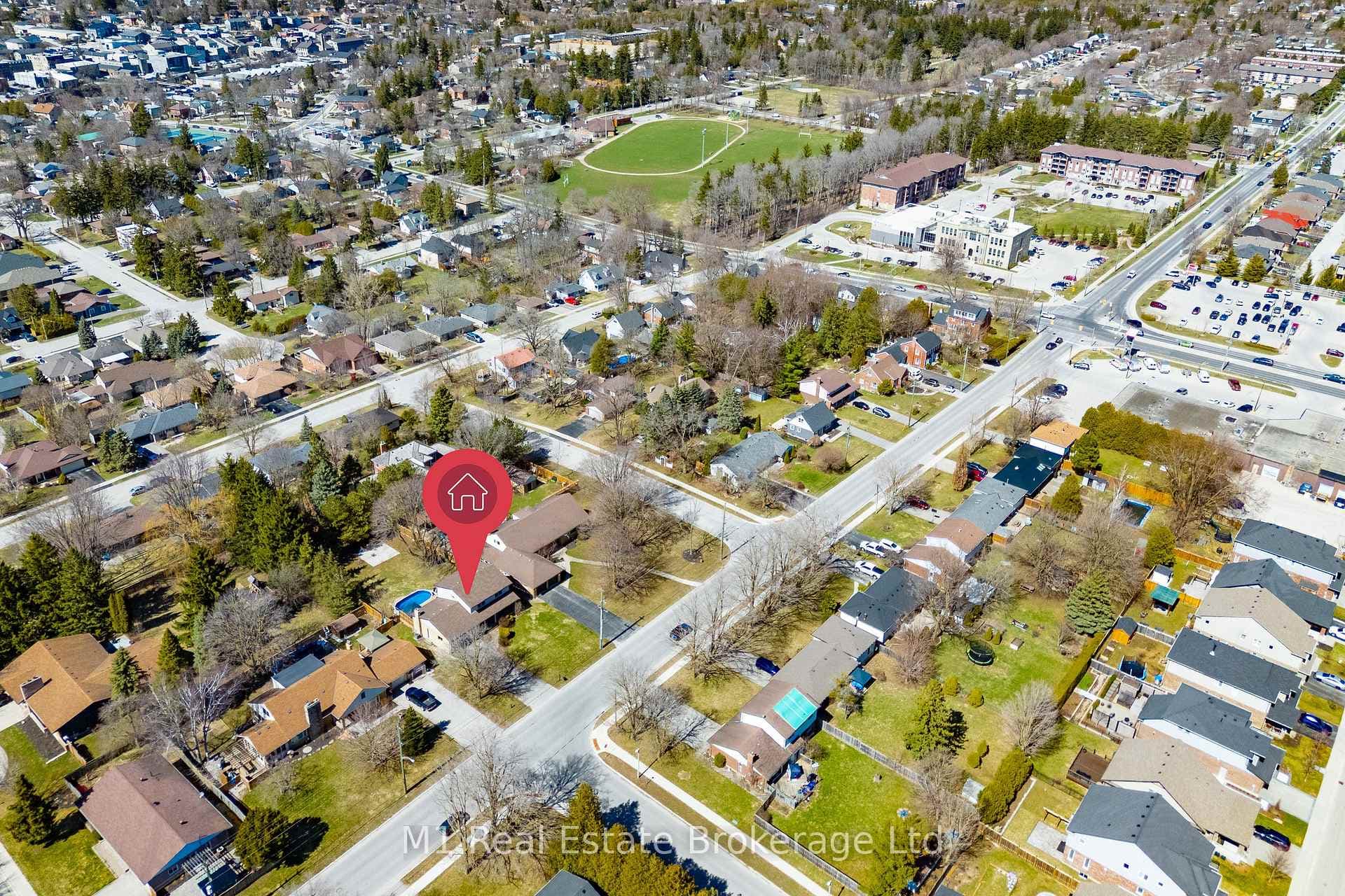 335 Elora Street photo 1