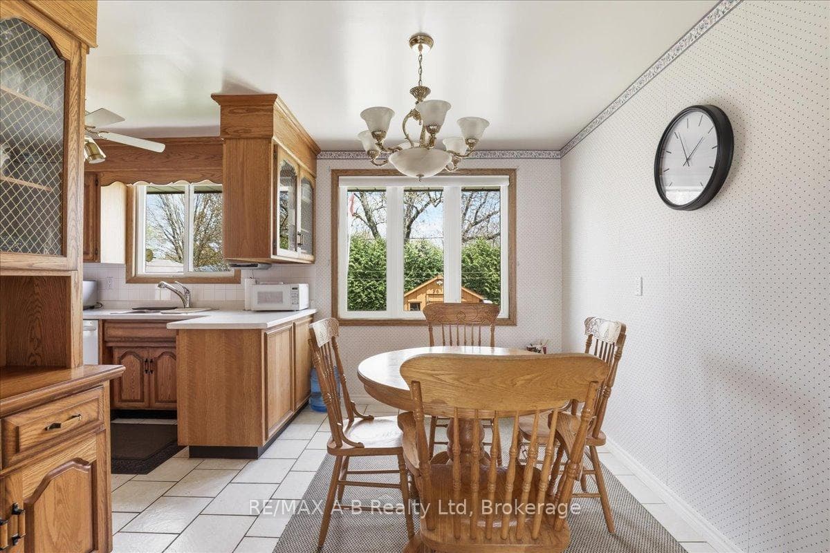175 Mowat Street photo 12