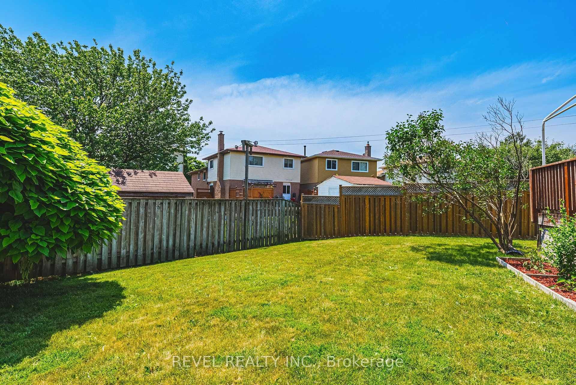 611 Foster Court photo 33