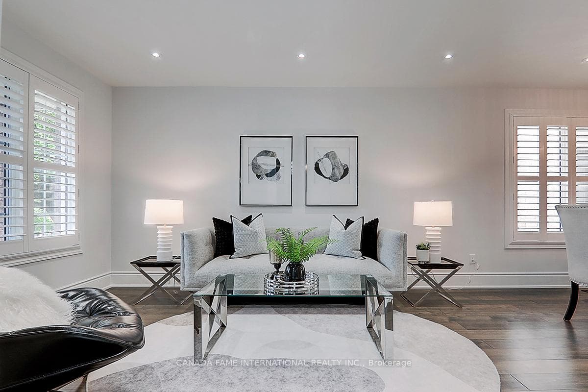 33 Campania Court photo 5