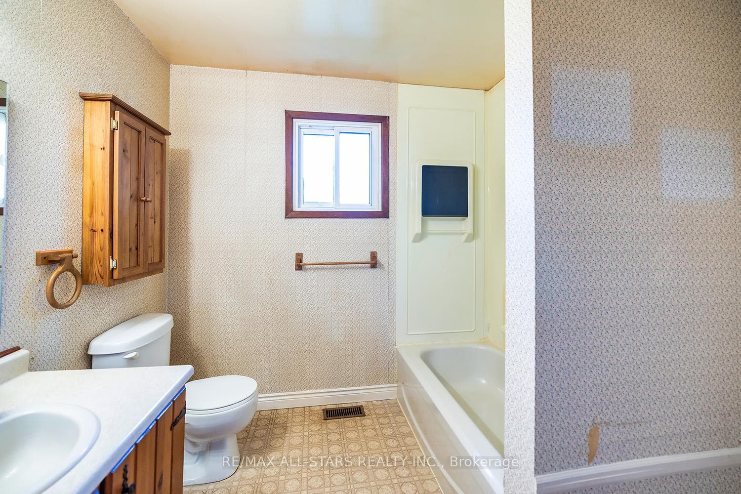 Main 4 pce bath semi ensuite