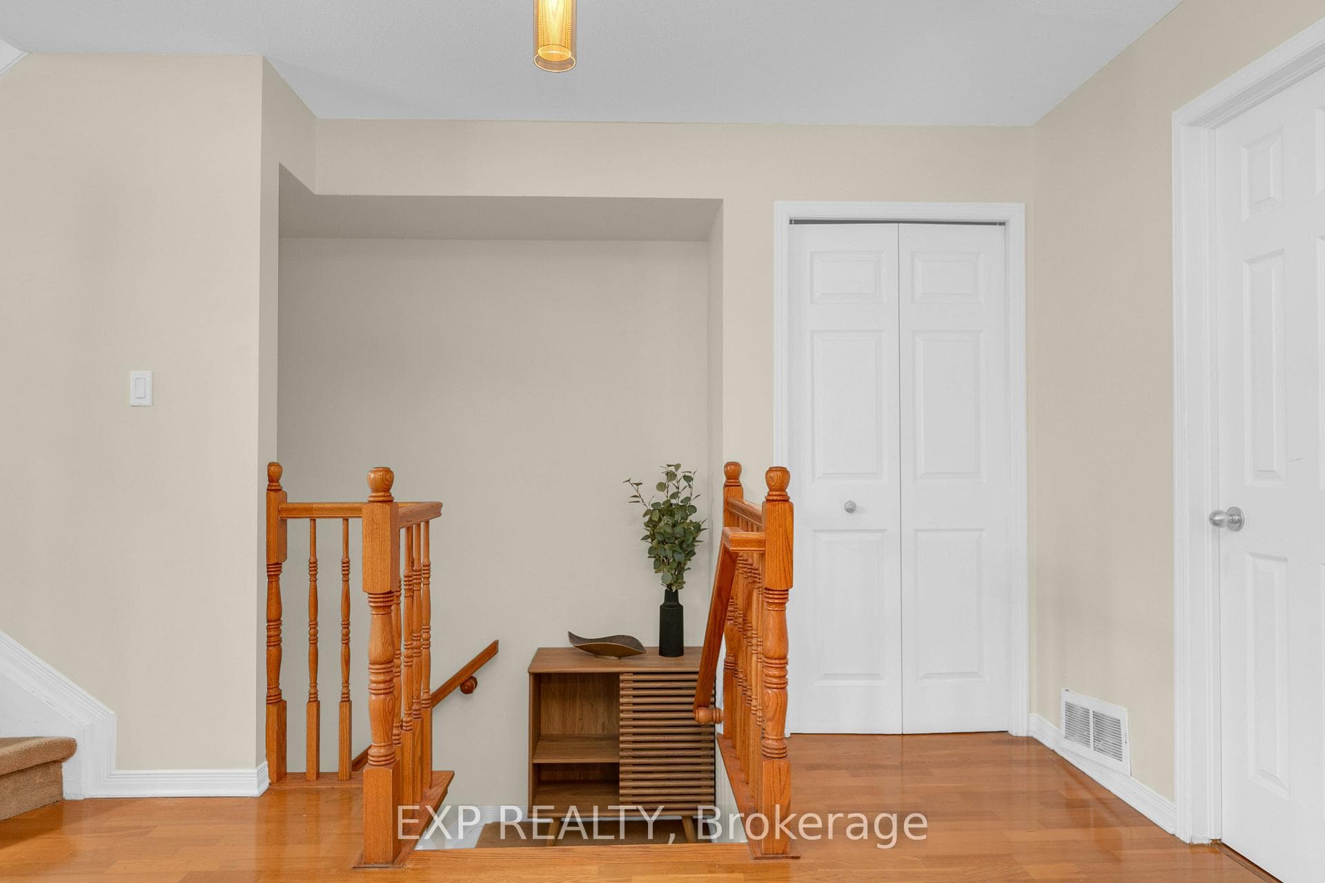 555 REARDON Private photo 4