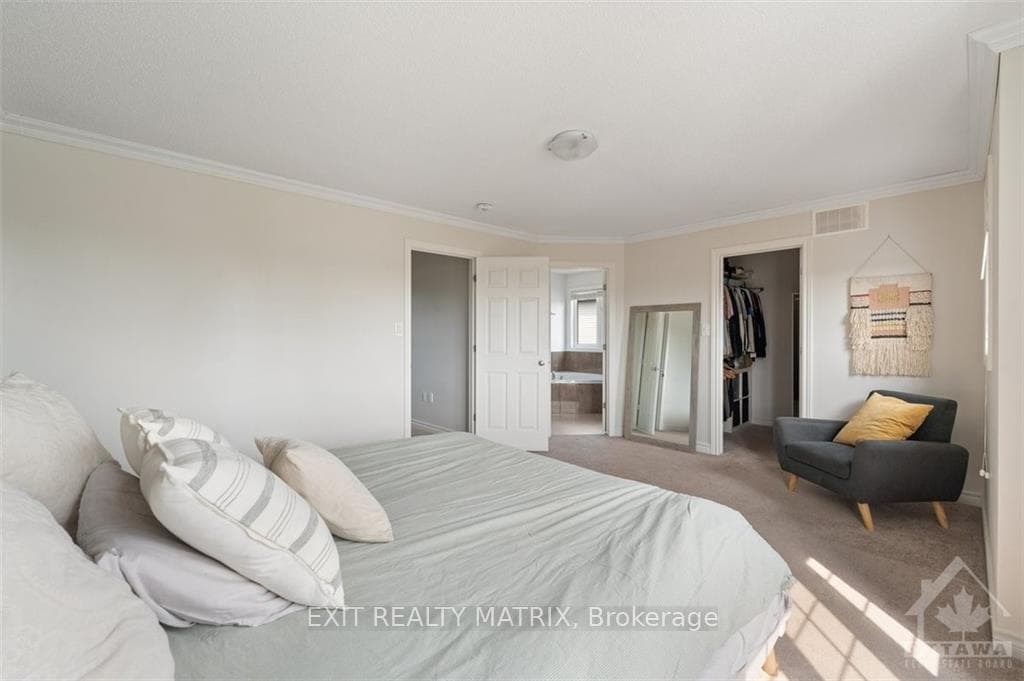 128 ABBEY Crescent photo 17