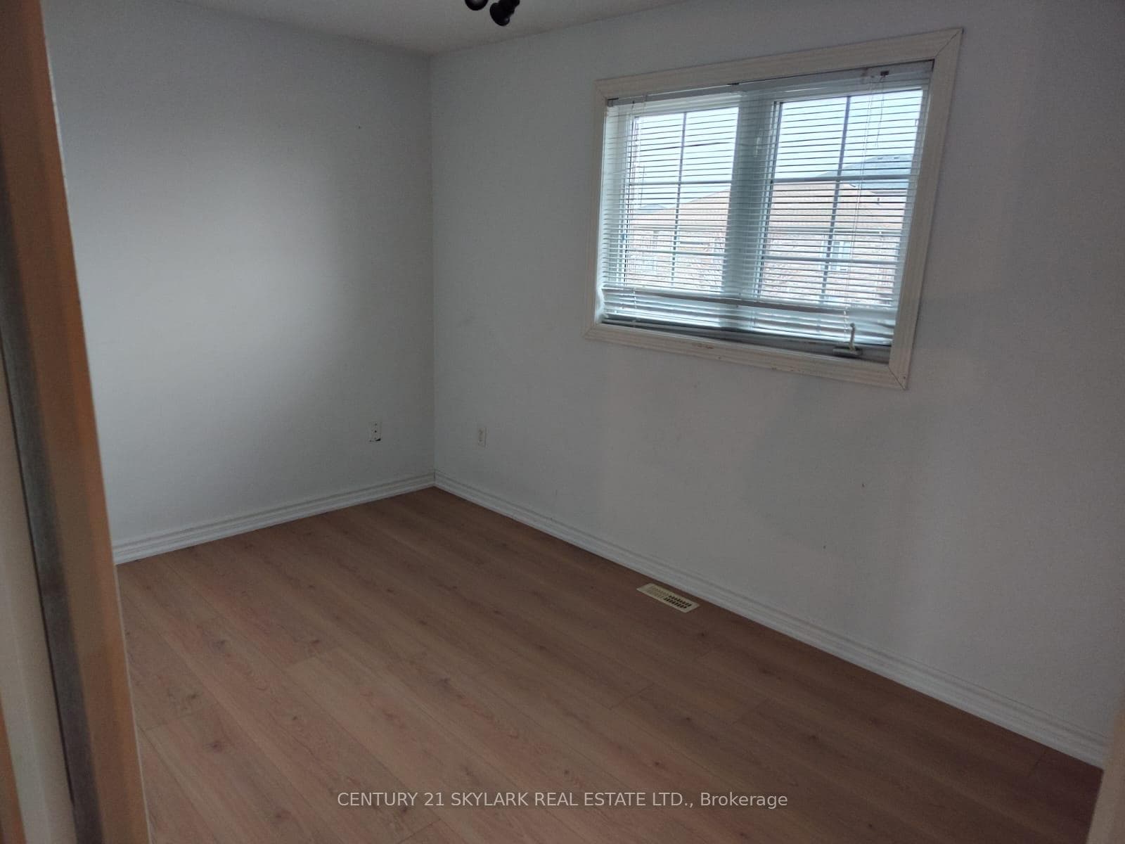 15 Surrey Drive photo 8