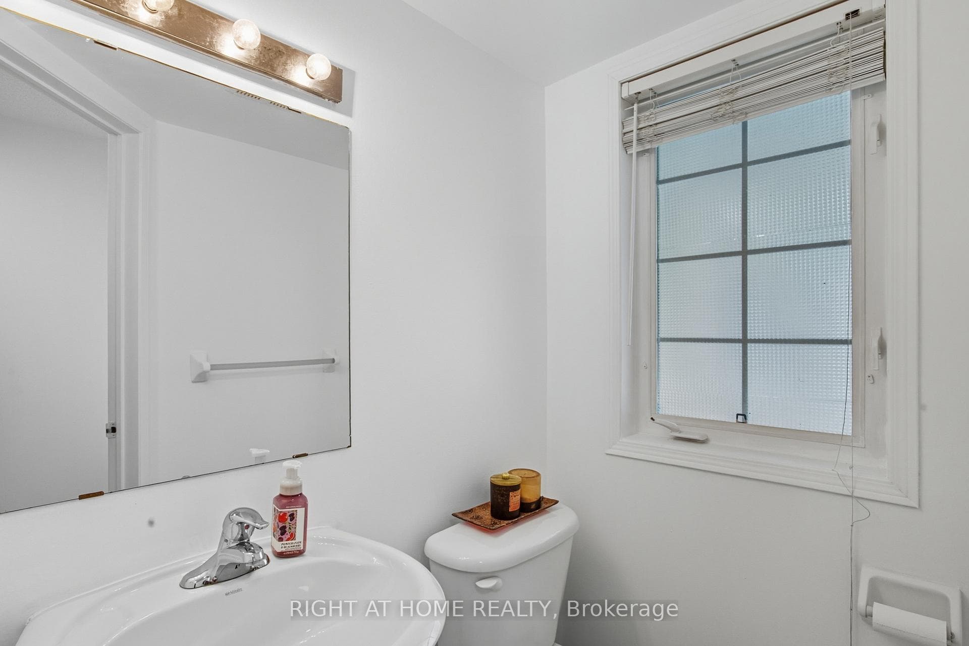 69 Cathedral Drive photo 4