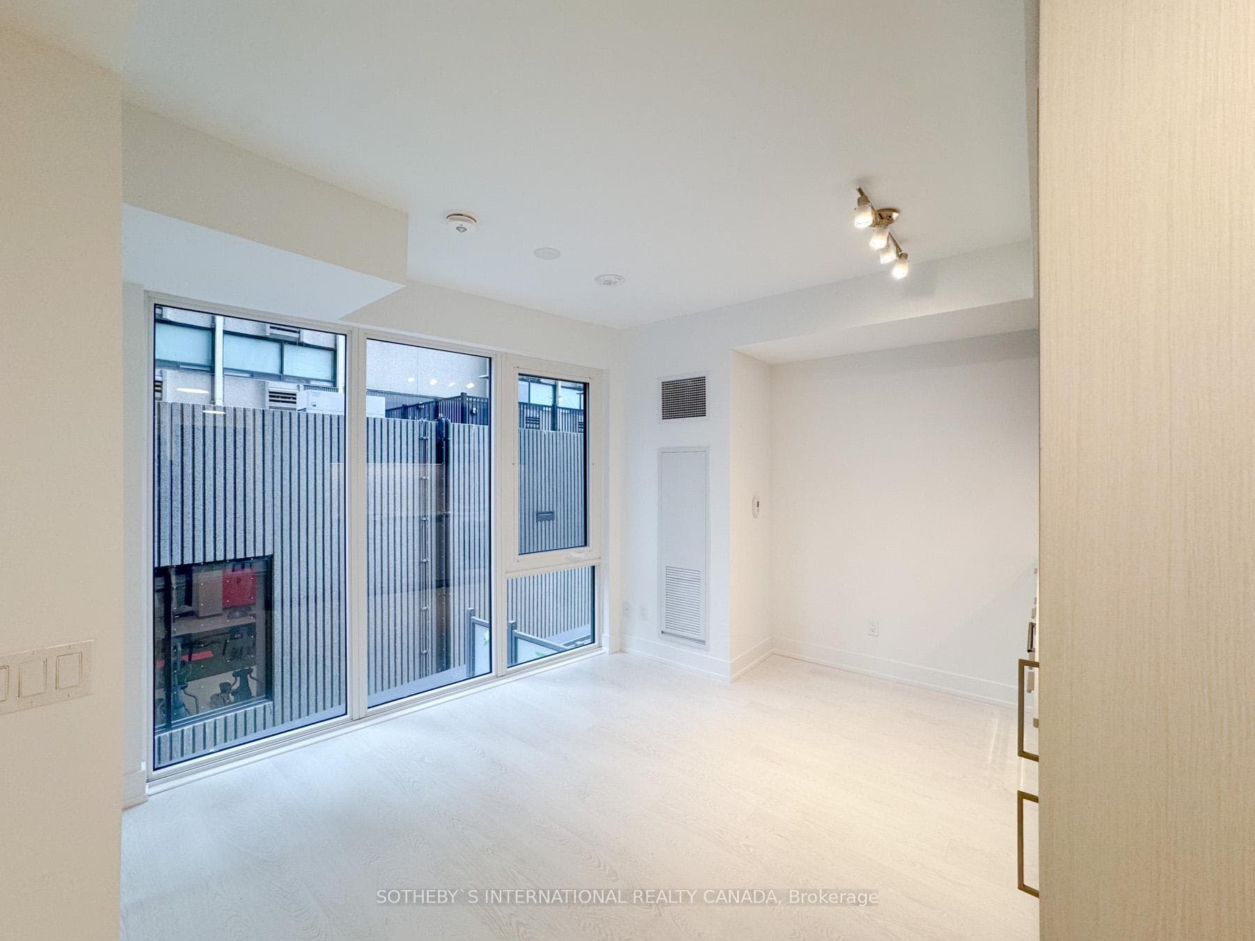 308 Jarvis Street Unit 410 photo 13