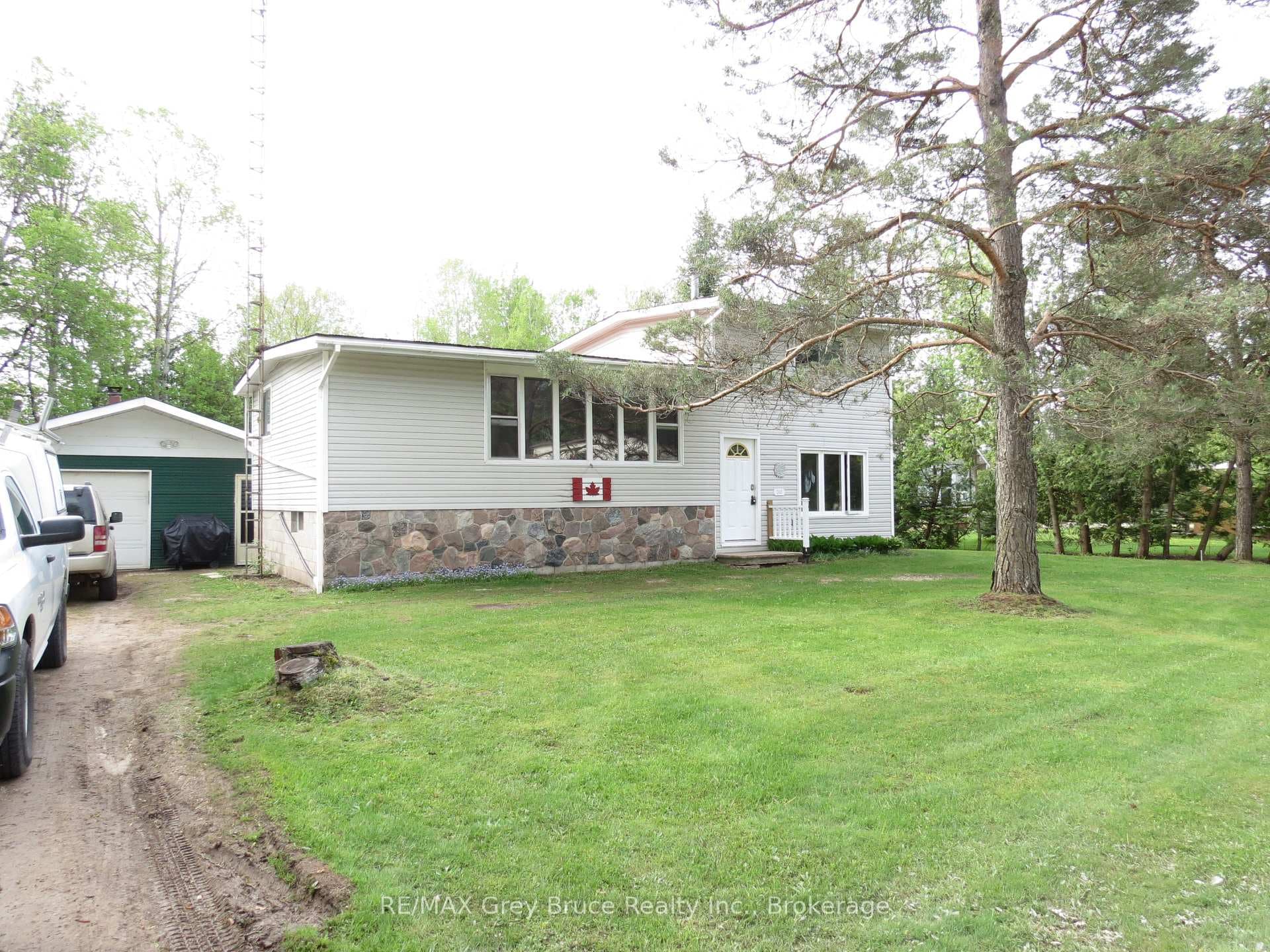 3 bedroom side split with large garage & workshop
