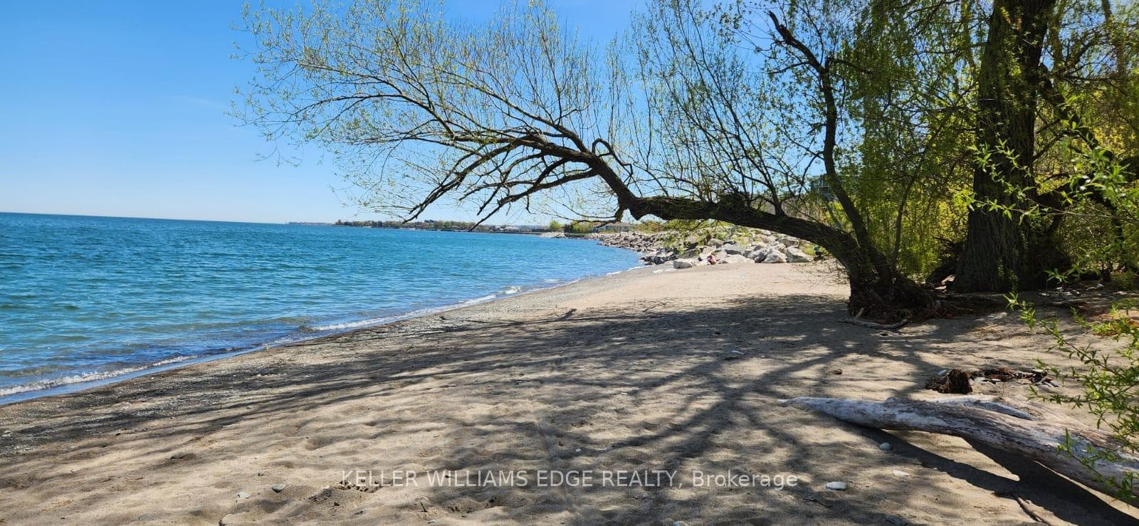 18 Lakefront Drive photo 2