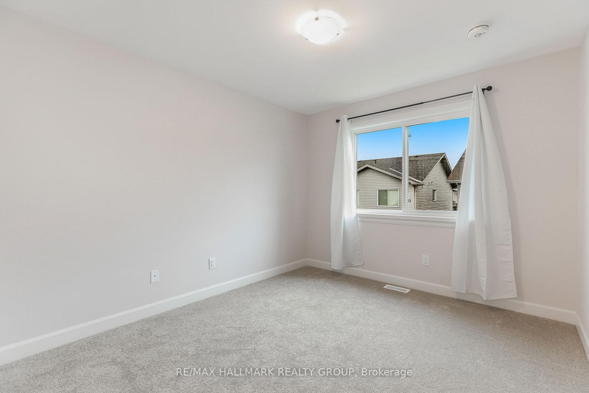 90 Vimy Ridge Crescent photo 20