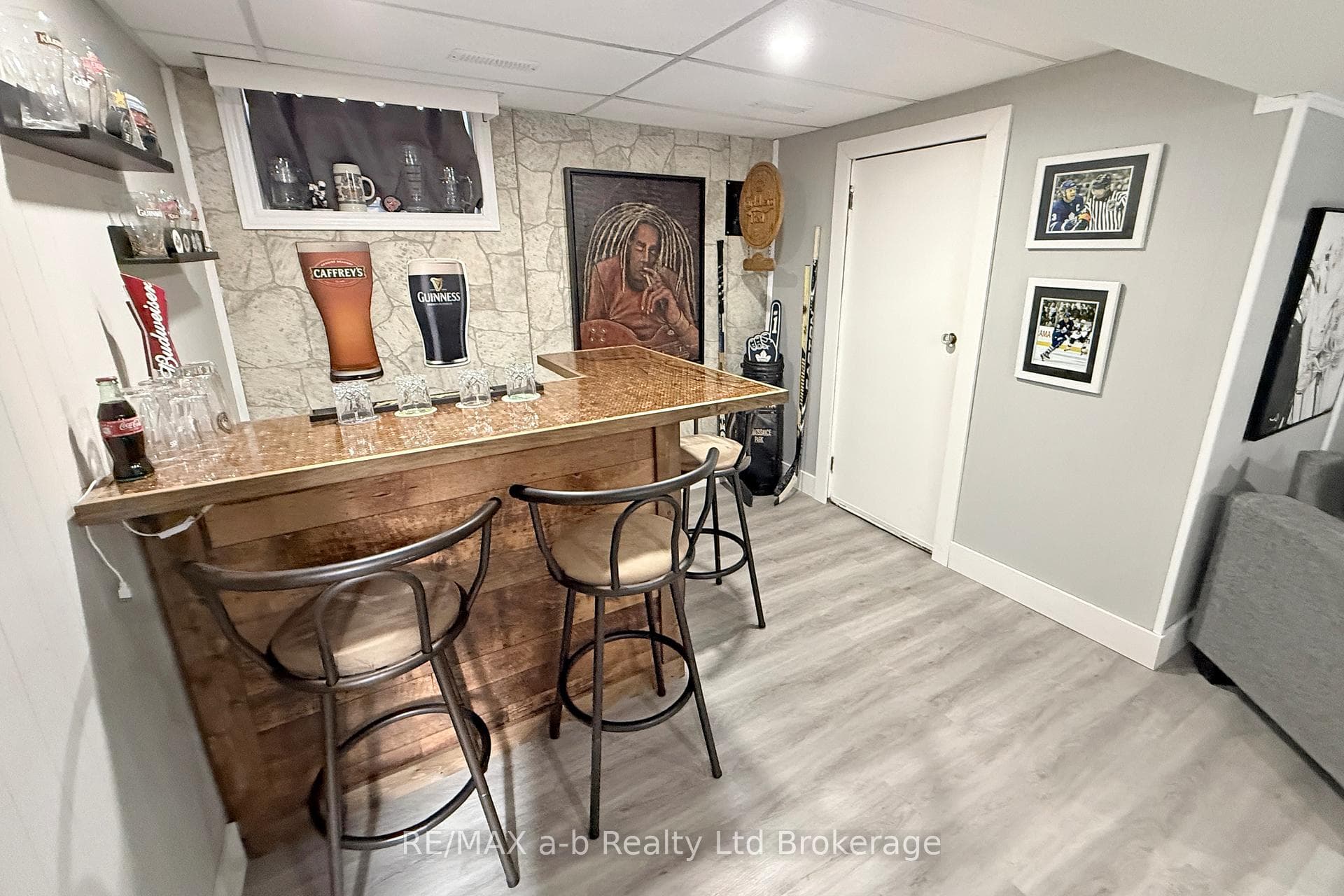 813 Wilton Crescent photo 28