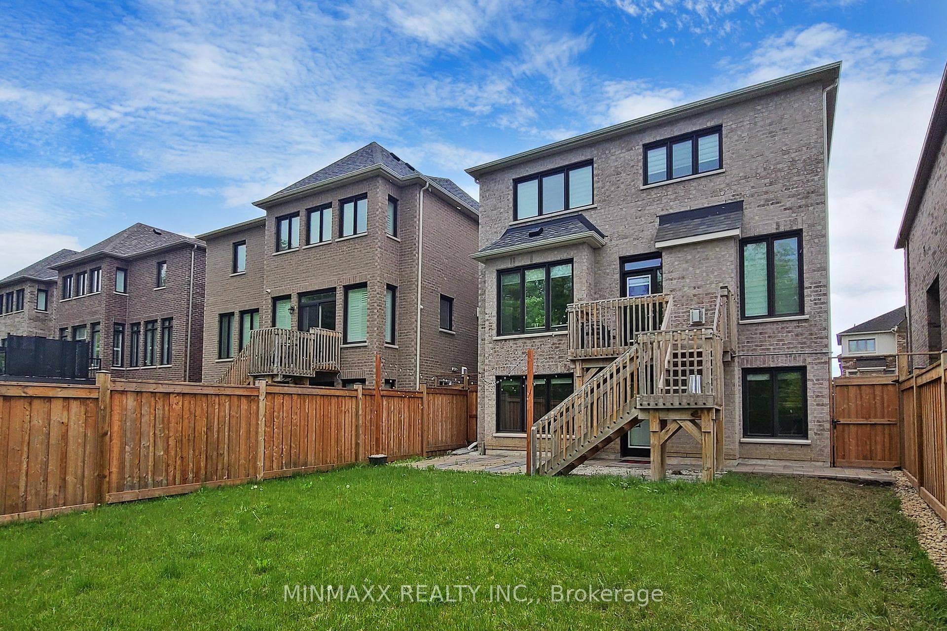 465 Thornborrow (2-Bed Walkout Bsmt Apt) Court photo 35