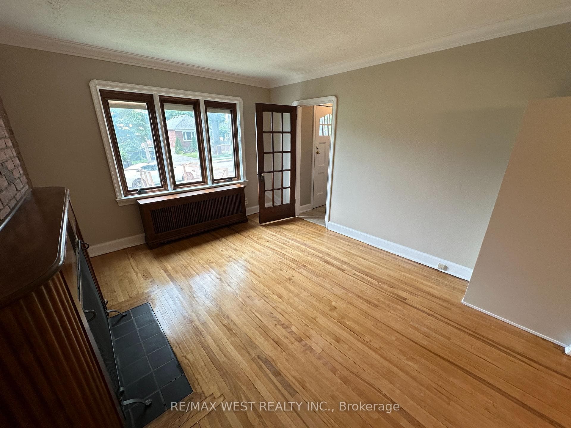 89 Albert Avenue photo 5