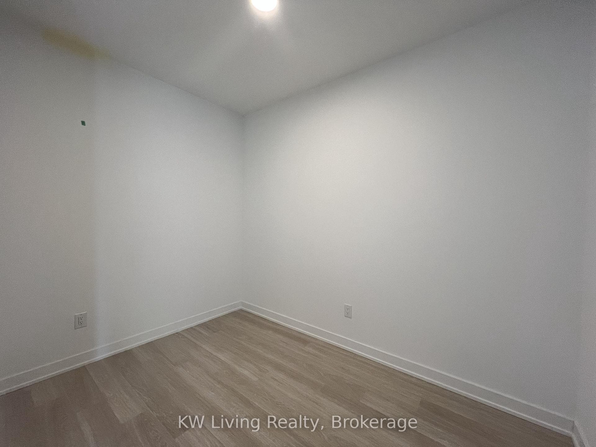 5105 Hurontario Street Unit 409 photo 11