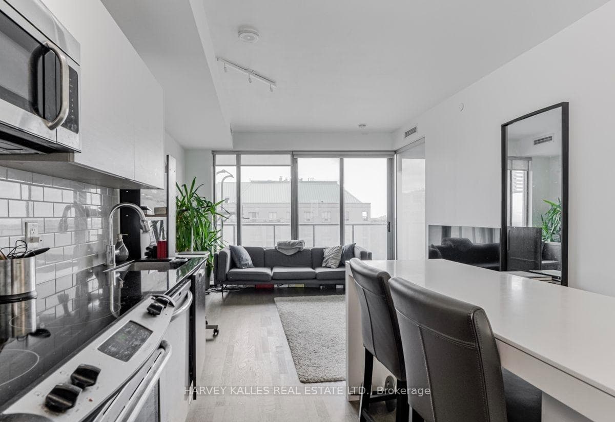 1815 Yonge Street Unit 1407 photo 5