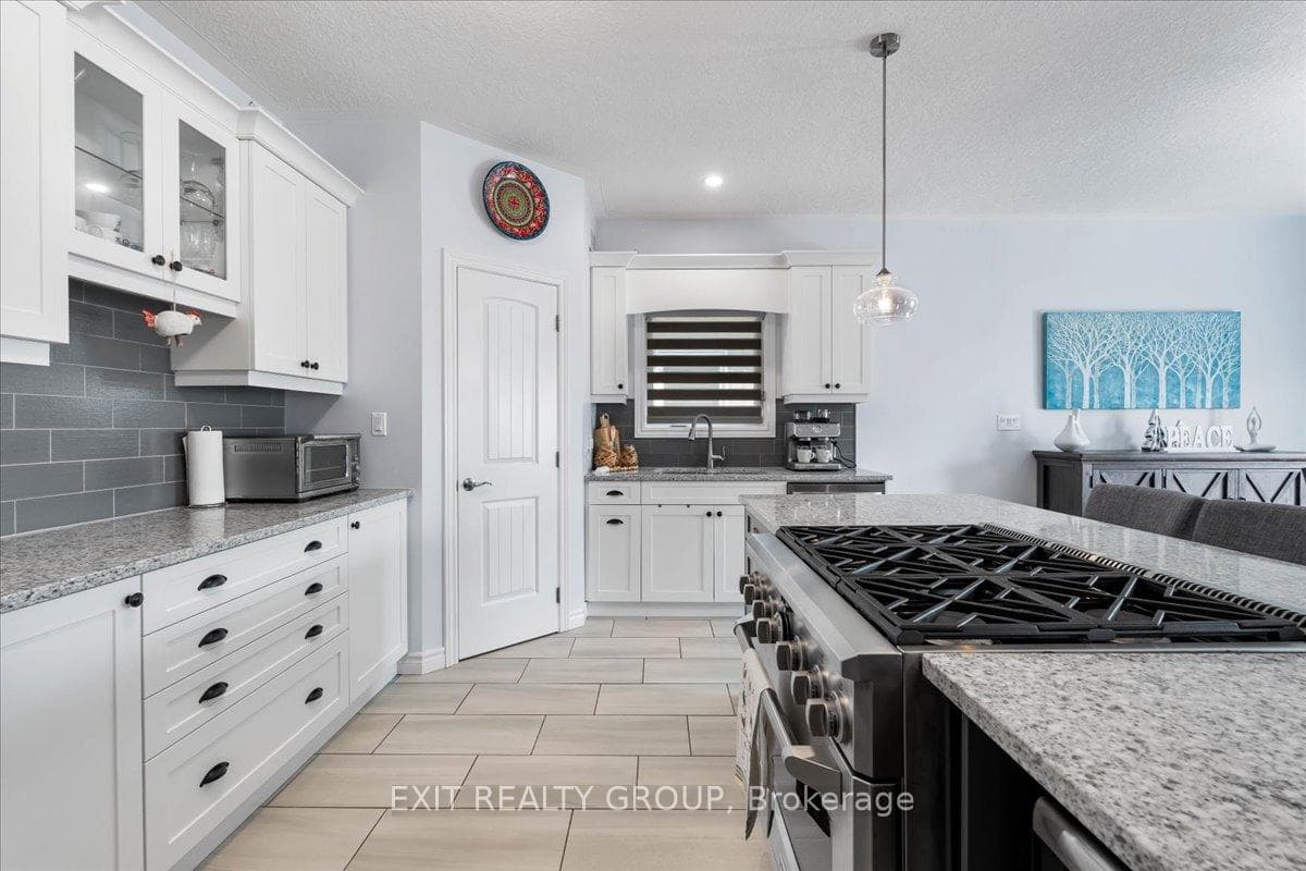 18 Gilbert Crescent photo 7