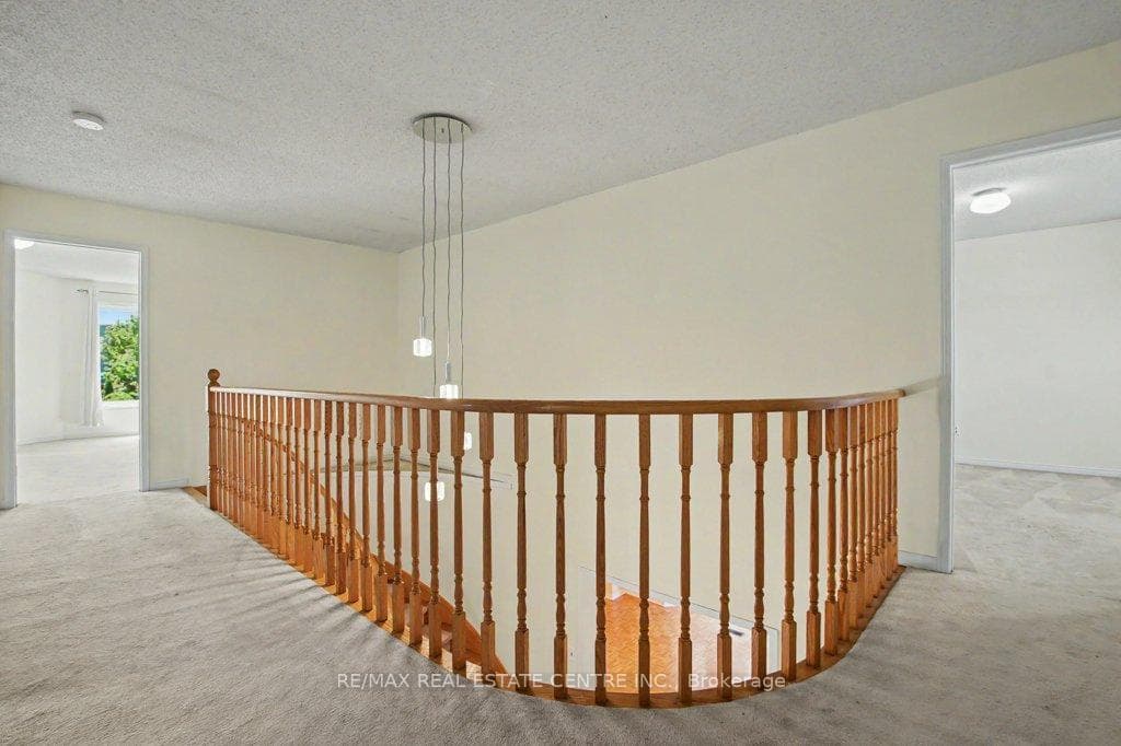 68 Moorehead Crescent photo 28
